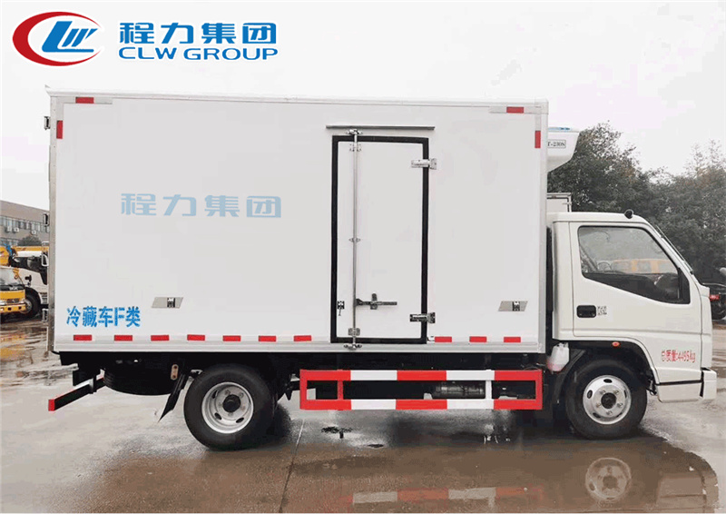 国六江铃130马力宽体冷藏车