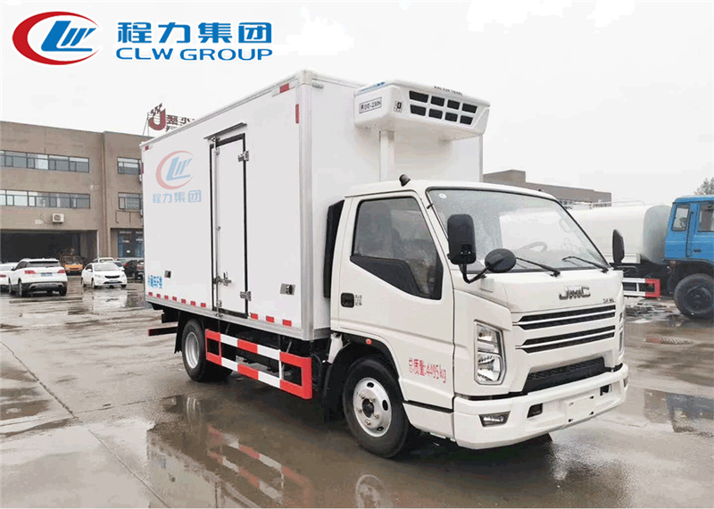 国六江铃130马力宽体冷藏车