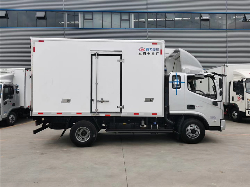 国六福田欧马可S3排半冷藏车3米8