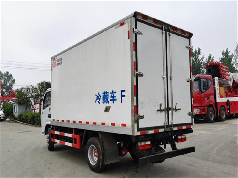 国六东风多利卡D6冷藏车