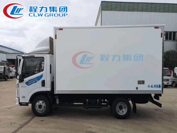 国六跃进自动档冷藏车