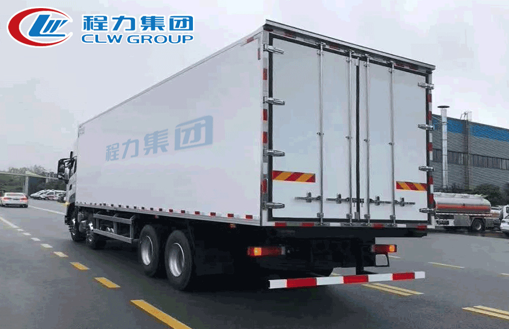 国六东风天龙前四后八冷藏车