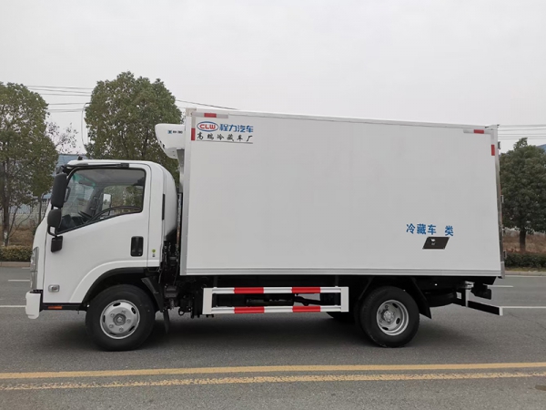 五十铃国六排放～KV100冷藏车
