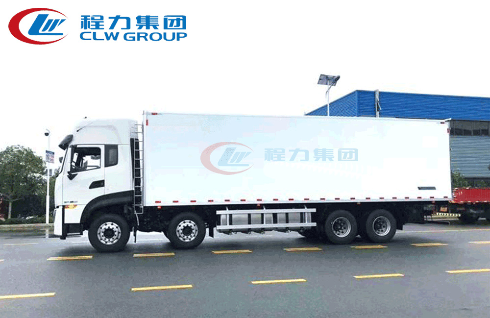 国六东风天龙前四后八冷藏车