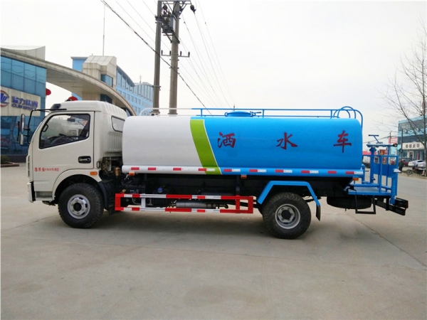 不上户东风福瑞卡9吨洒水车