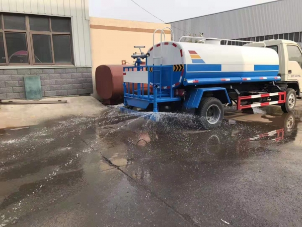 不上户福田5方洒水车