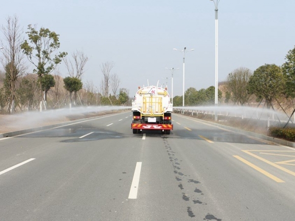 国六东风天锦12吨洒水车