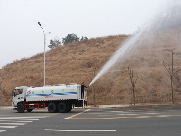 国六东风T5后双桥 20方洒水车
