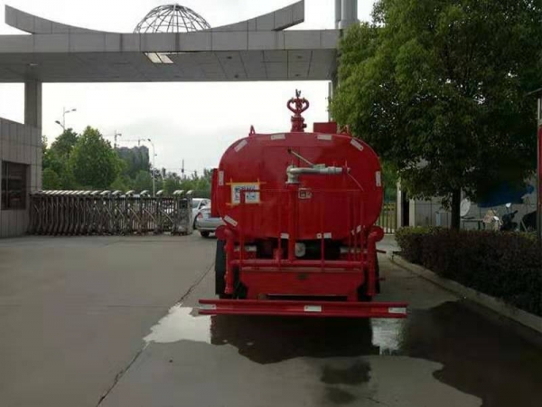 多功能洒水车