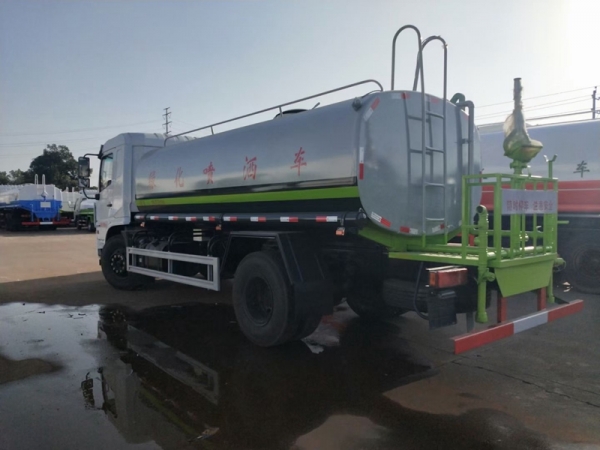 国六D3L 15立方洒水车