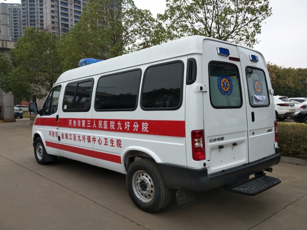 江铃特顺长轴救护车
