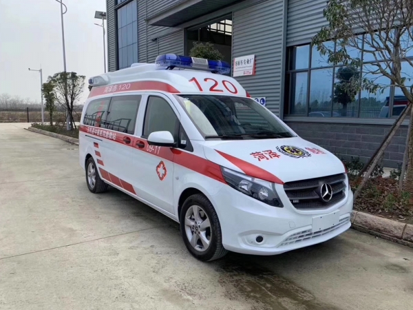 奔驰威霆负压救护车