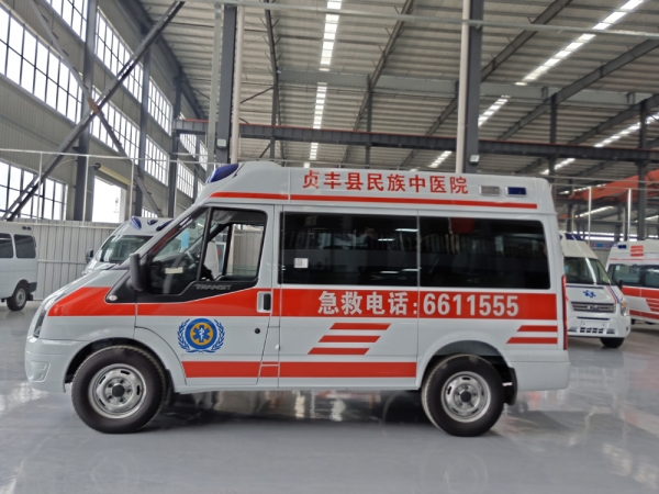 福特V348短轴中顶负压救护车
