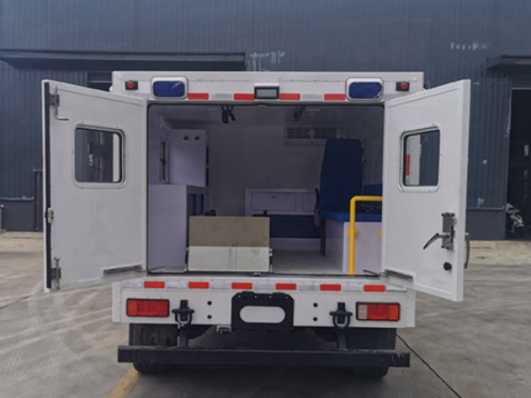 程力威牌CLW5050XJHE6型救护车