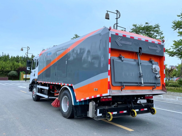 东风干湿两用吸尘车