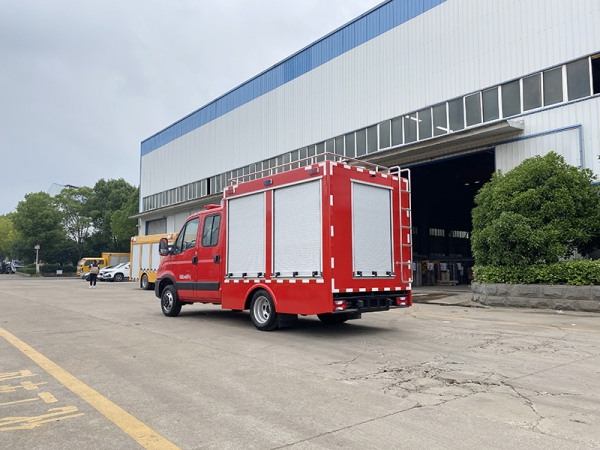 依维柯欧胜双排救险车500方