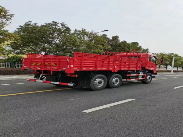 越野运兵车\六驱运兵车