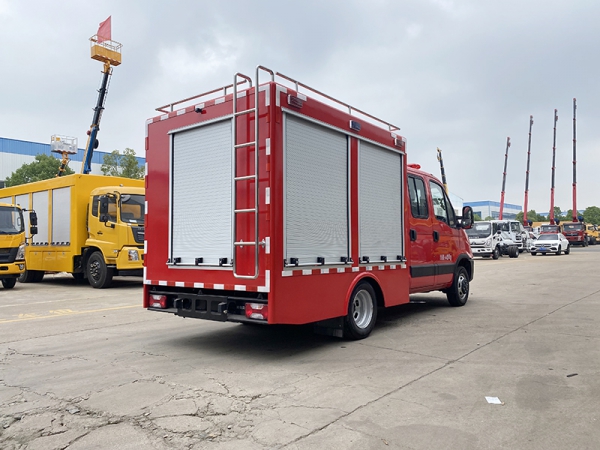 依维柯欧胜双排救险车500方